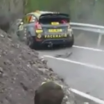 La Ford Fiesta WRC encastrée dans le rail