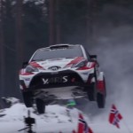 La Toyota Yaris WRC les 4 roues en l'air