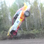 Voiture en plein tonneaux
