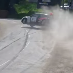 La Renault Clio qui tape dans le pont