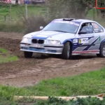 Passage d'une BMW en glisse dans la boue