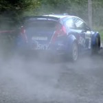 Passage en glisse d'une Ford Fiesta R5