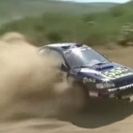 Subaru Impreza 555 en glisse dans la poussière
