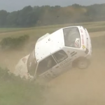 Crash d'une 205 en tonneaux