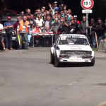 Ford Escort en glisse dans une épingle