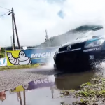Volkswagen Polo R WRC dan sune grosse flaque à la corde