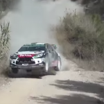 Gros passage sur une bosse pour une DS3 WRC
