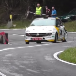 L'Opel Adam R2 en glisse sur l'asphalte