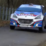La Peugeot 208 T16 les 4 roues en l'air