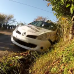 La Renault CLio R3 dans les arbres