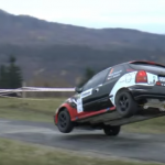 Honda Civic sur une bosse