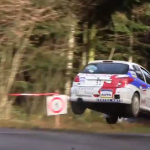 Peugeot 206 les 4 roues en l'air