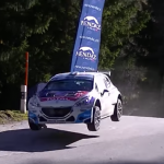 Craig Breen et la 208 T16 les 4 roues en l'air