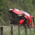 Mitsubishi Lancer en plein crash