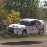 Mitsubishi Lancer les 4 roues en l'air