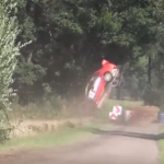 Mitsubishi Lancer en plein crash