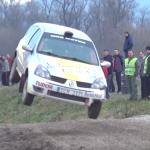 Gros saut d'une Renault Clio