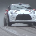 La Citroën DS R5 sur le haut d'une bosse