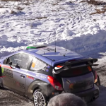 Lla Hyundai I20 WRC en travers de la route