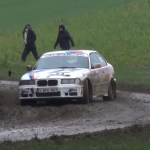 BMW en glisse sur la boue
