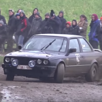 BMW en glisse sur la boue