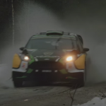 La Ford Fiesta WRC dans une grosse flaque