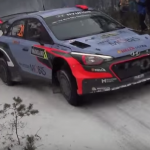 La Hyundai I20 WRC toute proche des arbres