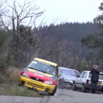 Une Citroën Saxo trop à la corde