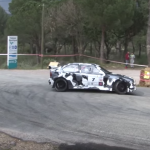 BMW en glisse dans une épingle