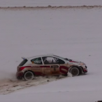 Peugeot 208 T16 dans la neige