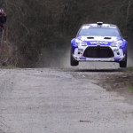 Une Citroën DS3 R5 les 4 roues en l'air