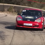 Une porsche en pleine glisse