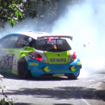 La Peugeot 208 T16 pendant l'accident