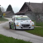 Une Peugeot 208 T16 qui coupe un virage