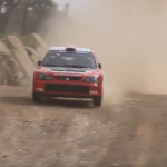 La Mitsubishi Lancer WRC après une bosse