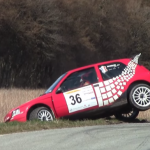 Une Renault Clio en difficulté