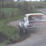 Ford Escort dans une grosse corde