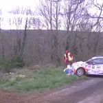 Peugeot 208 R2 à la limite de l'accident
