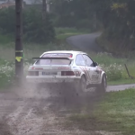 Une Ford Sierra Cosworth dans une grosse corde