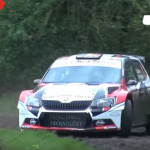 Une Skoda Fabia R5 en glisse sur la terre