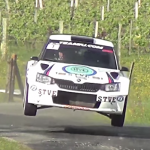 Une Skoda Fabia R5 les 4 roues en l'air