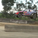 Une Hyundai I20 WRC sur une grosse bosse