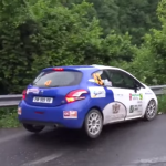 Une Peugeot 208 R2 qui tape un rail de sécurité