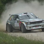 Une Toyota en glisse à l'attaque
