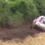 Une Peugeot 208 R2 en difficulté