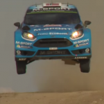 Gros saut d'une Ford Fiesta WRC