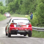 Une Mitsubishi Lancer Evo 10 sur une bosse