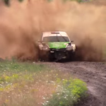 Skoda Fabia R5 au pare-choc défoncé