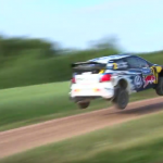 Une Volkswagen Polo R WRC les 4 roues en l'air