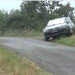 Une Peugeot 306 en difficulté